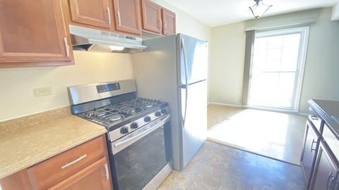 1675 Monticello Ct #E, Wheaton, IL 60187 photo 6