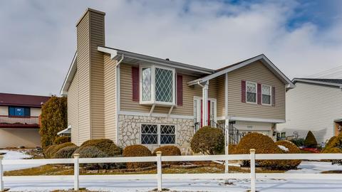 1572 Brookside Dr, Hoffman Estates, IL 60169 photo 2