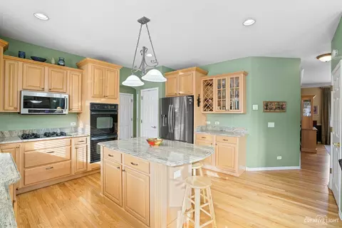 580 Sayer Rd, Bartlett, IL 60103 photo 9