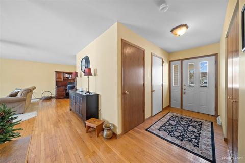 2102 Bittersweet Dr, Plano, IL 60545 photo 2