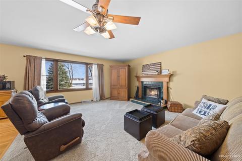 2102 Bittersweet Dr, Plano, IL 60545 photo 4