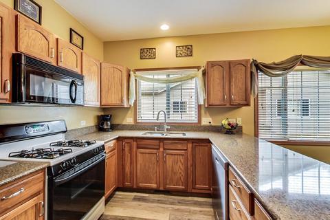 1317 Dancing Bear Ln, Elgin, IL 60120 photo 8