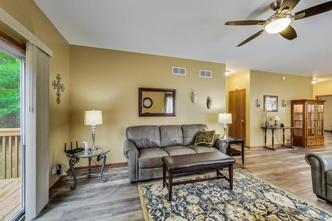 1317 Dancing Bear Ln, Elgin, IL 60120 photo 3