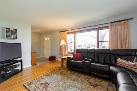 1031 Martingale Dr, Bartlett, IL 60103 photo 2