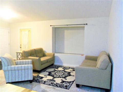 1357 Maroon Dr, Elgin, IL 60120 photo 3
