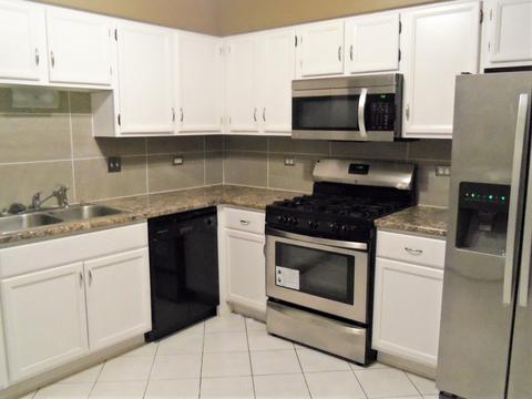 1357 Maroon Dr, Elgin, IL 60120 photo 2