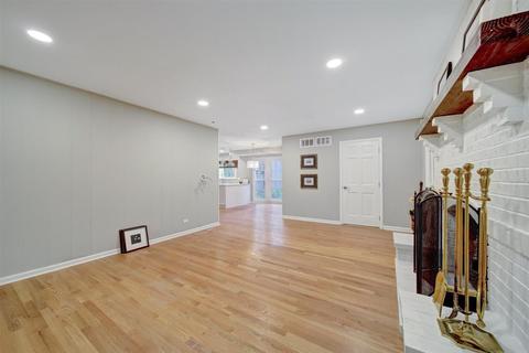 151 Hamilton Ln, Wheaton, IL 60189 photo 14