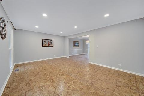 151 Hamilton Ln, Wheaton, IL 60189 photo 4