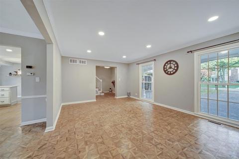 151 Hamilton Ln, Wheaton, IL 60189 photo 6