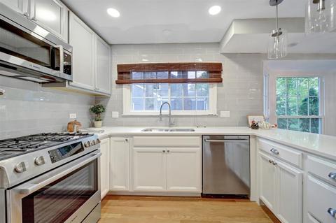 151 Hamilton Ln, Wheaton, IL 60189 photo 9