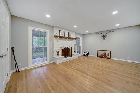 151 Hamilton Ln, Wheaton, IL 60189 photo 12