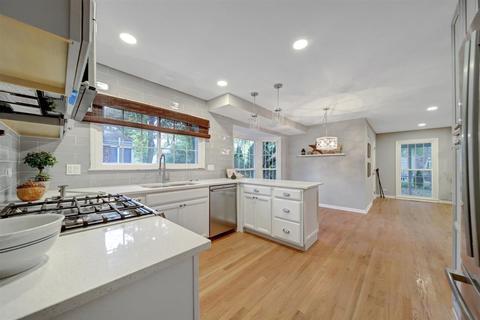 151 Hamilton Ln, Wheaton, IL 60189 photo 8