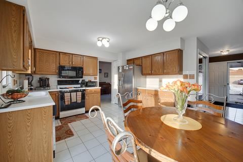 19262 Maple St, Lansing, IL 60438 photo 8