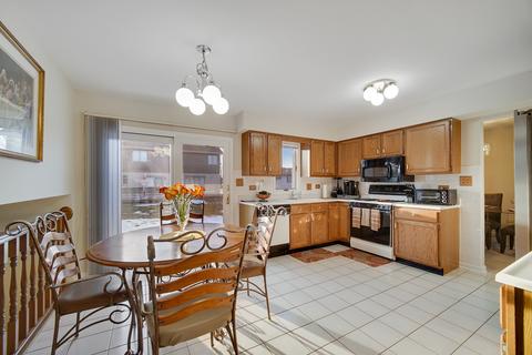 19262 Maple St, Lansing, IL 60438 photo 7