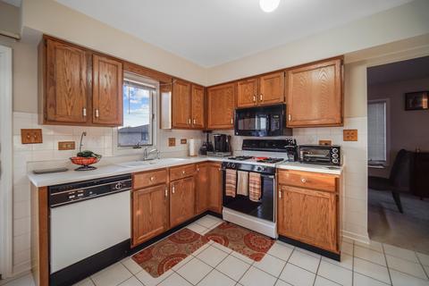 19262 Maple St, Lansing, IL 60438 photo 9