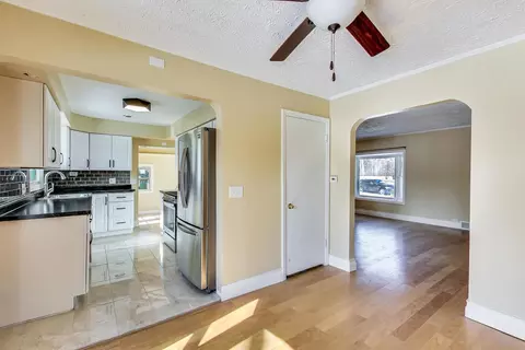 2105 Rand Rd, Des Plaines, IL 60016 photo 10
