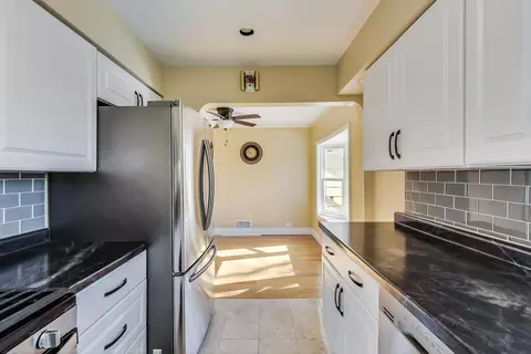 2105 Rand Rd, Des Plaines, IL 60016 photo 14