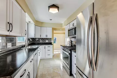 2105 Rand Rd, Des Plaines, IL 60016 photo 13