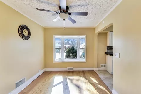2105 Rand Rd, Des Plaines, IL 60016 photo 8