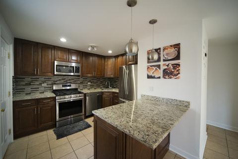 8844 Robin Dr, Des Plaines, IL 60016 photo 15