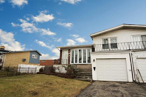 8844 Robin Dr, Des Plaines, IL 60016 photo 2