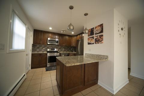 8844 Robin Dr, Des Plaines, IL 60016 photo 14