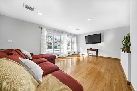1925 Koehler Dr, Des Plaines, IL 60018 photo 3