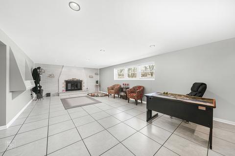 1925 Koehler Dr, Des Plaines, IL 60018 photo 19