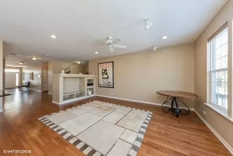 5944 Eton Dr, Hoffman Estates, IL 60192 photo 3