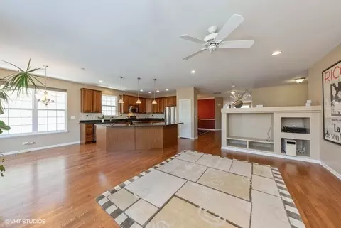 5944 Eton Dr, Hoffman Estates, IL 60192 photo 2