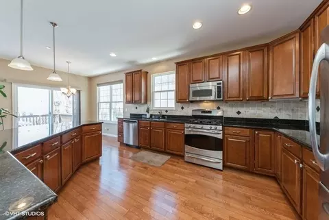 5944 Eton Dr, Hoffman Estates, IL 60192 photo 4