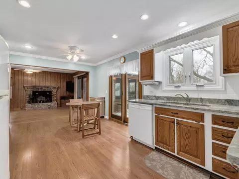 1701 Kay Rd, Wheaton, IL 60187 photo 8