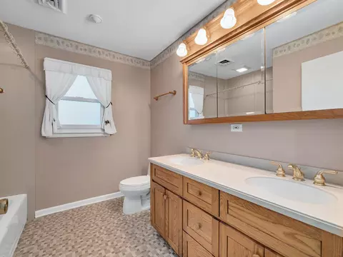 1701 Kay Rd, Wheaton, IL 60187 photo 20