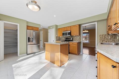 916 E Bailey Rd, Naperville, IL 60565 photo 8