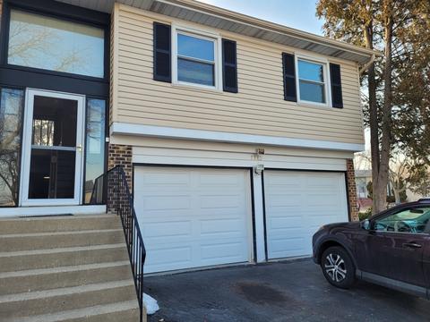 1385 Nantucket Ct, Hoffman Estates, IL 60192 photo 2