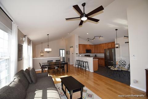 2496 Emily Ln, Elgin, IL 60124 photo 8