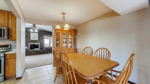 1390 Gloucester Ct, Hoffman Estates, IL 60192 photo 6