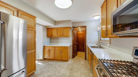 1390 Gloucester Ct, Hoffman Estates, IL 60192 photo 8