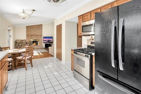 777 W Appletree Ln, Bartlett, IL 60103 photo 10