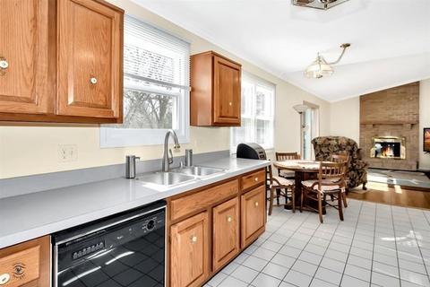 777 W Appletree Ln, Bartlett, IL 60103 photo 8