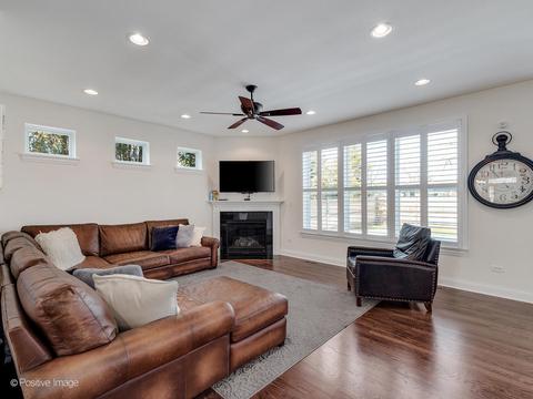 525 W 3rd St, Elmhurst, IL 60126 photo 6