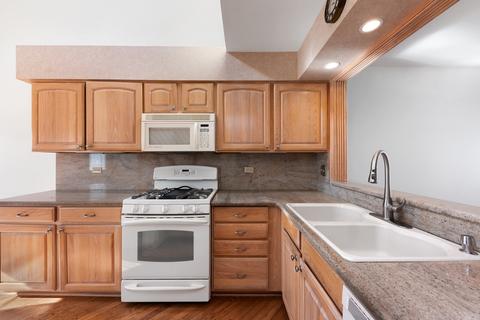 4528 Olmstead Dr, Hoffman Estates, IL 60192 photo 5