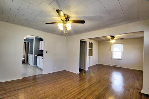 337 E Cherry St, Watseka, IL 60970 photo 9