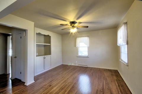 337 E Cherry St, Watseka, IL 60970 photo 6
