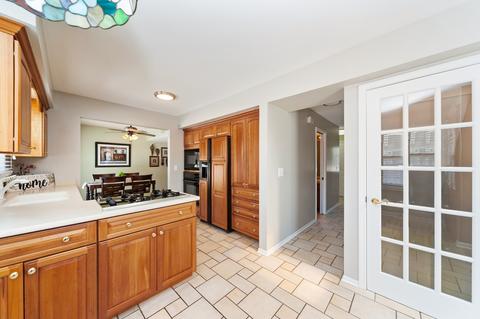 992 Pear Tree Ln, Wheeling, IL 60090 photo 7