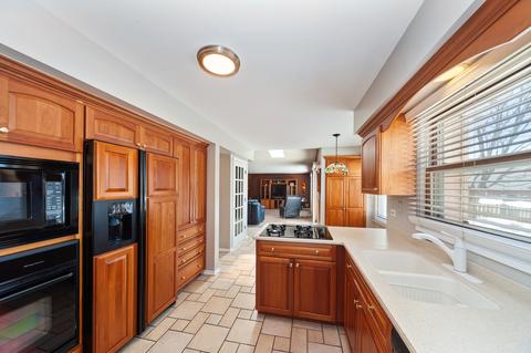 992 Pear Tree Ln, Wheeling, IL 60090 photo 5