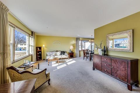 807 E Golfhurst Ave, Mount Prospect, IL 60056 photo 4