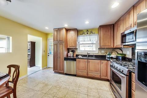 807 E Golfhurst Ave, Mount Prospect, IL 60056 photo 11