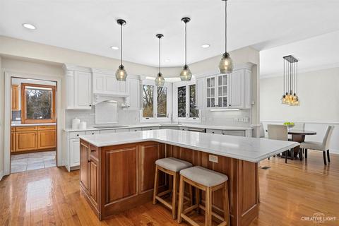 1561 Camden Pl, Wheaton, IL 60189 photo 4