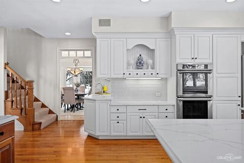 1561 Camden Pl, Wheaton, IL 60189 photo 5